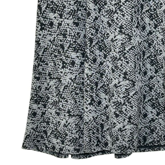 Torrid Double Knit Skater Dress Textured Snake Print Gray & Black Women's 4X NWT - Picture 7 of 11
